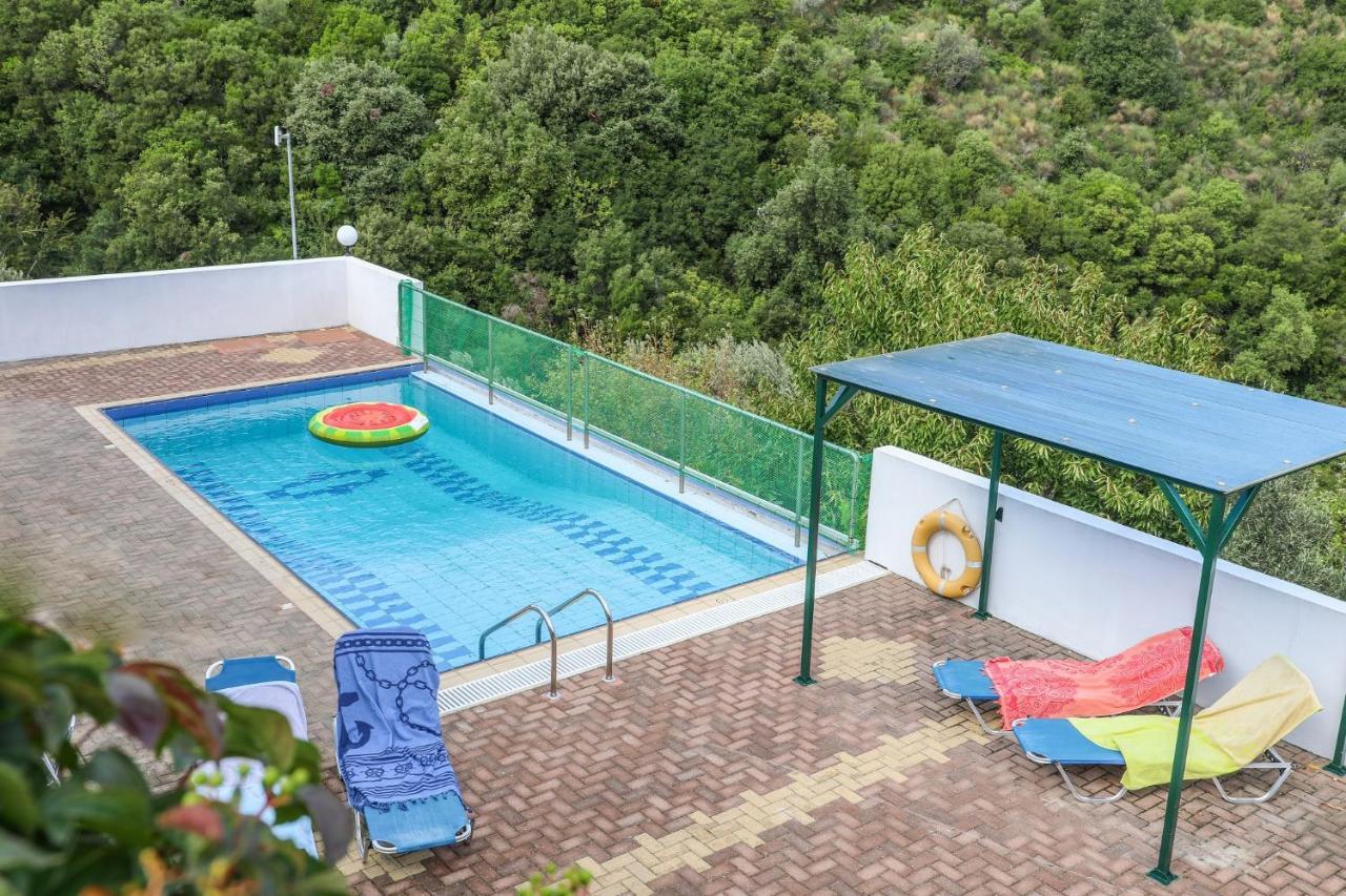 Mitzelos Villa