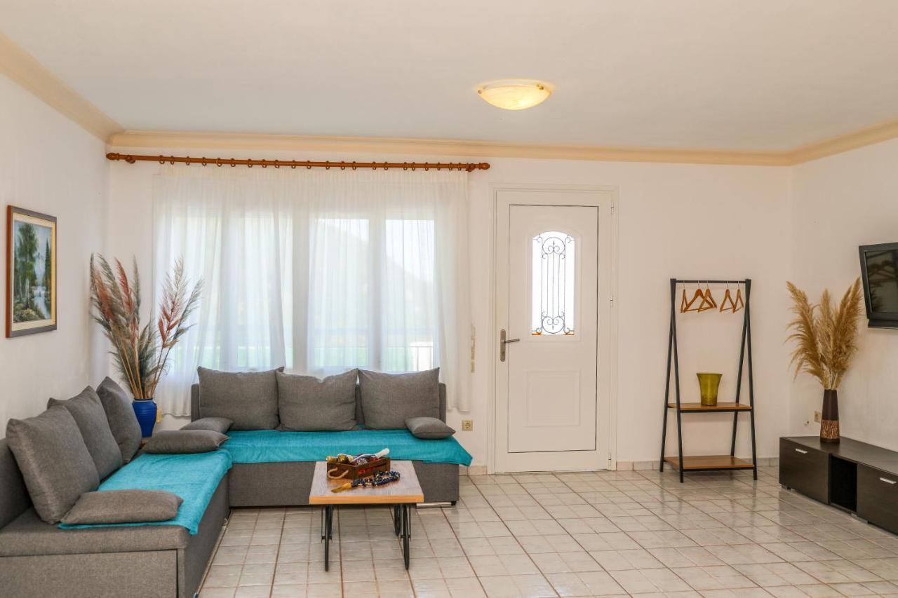 Mitzelos Villa Moni Evaggelistrias