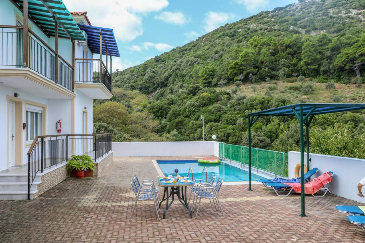 Villa Mitzelos Moni Evaggelistrias